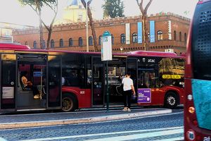 fermata autobus a Piazza Venezia Roma